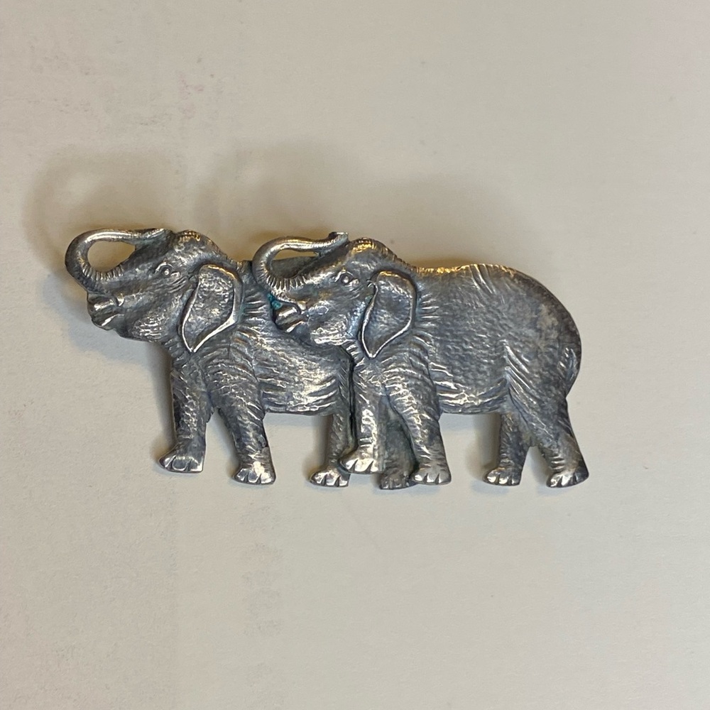 Sterling silver elephant 🐘 brooch